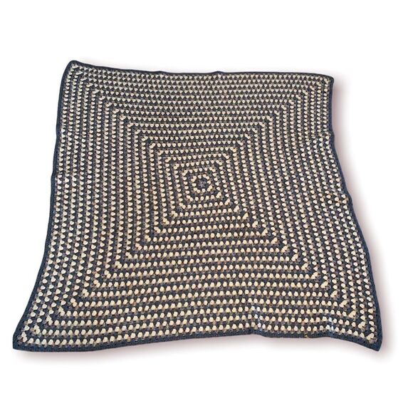VINTAGE Handmade Crocheted Throw - Picture 2 of 5
